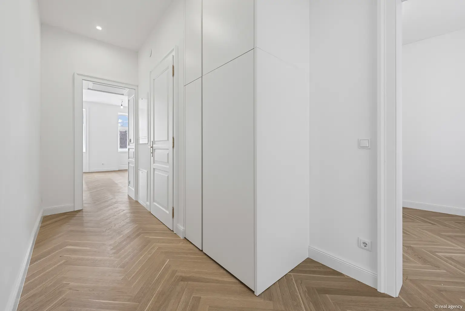 EIN WIENER ALTBAU, ZEITGEMÄSS GEDACHT