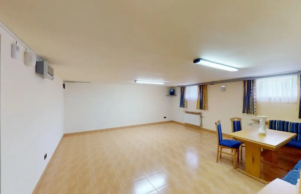 Einfamilienhaus in ruhiger Siedlungslage mit großem Garten (Pachtgrund)