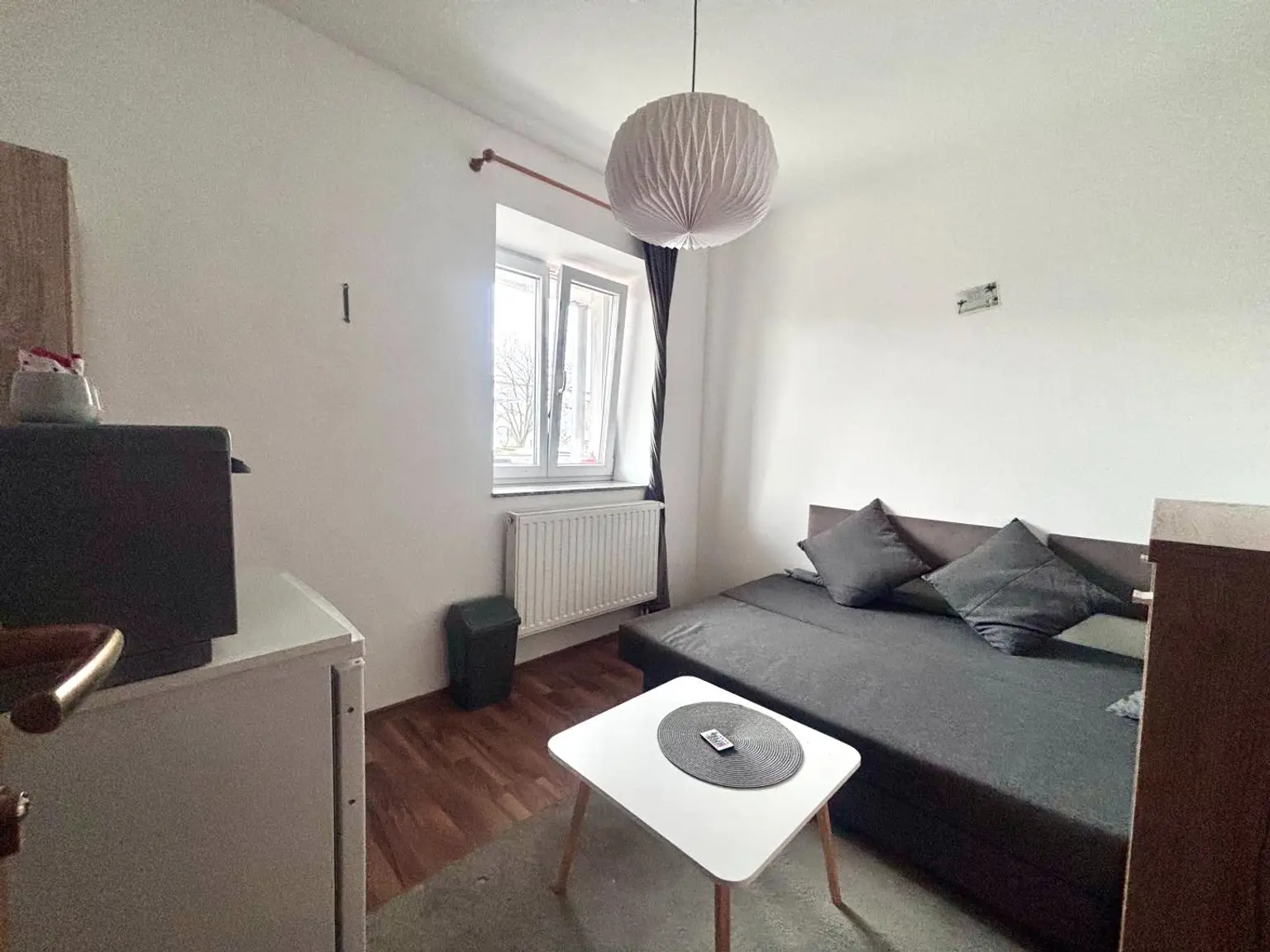 Gepflegtes Mini-Apartment mit Badezimmer und Balkon in zentraler Lage! Nähe BMW, SKF!!!
