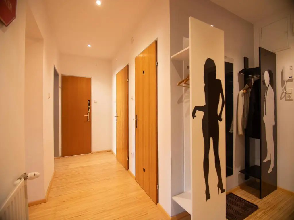 Schöne sanierte 2 Zimmer Wohnung in guter Lage