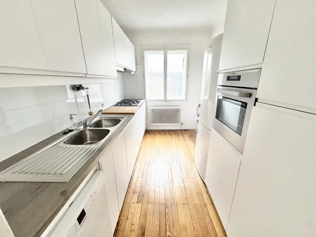 TOP-RUHELAGE | 4 ZIMMER | KOMPLETT HOFSEITIG | U-BAHN-NÄHE