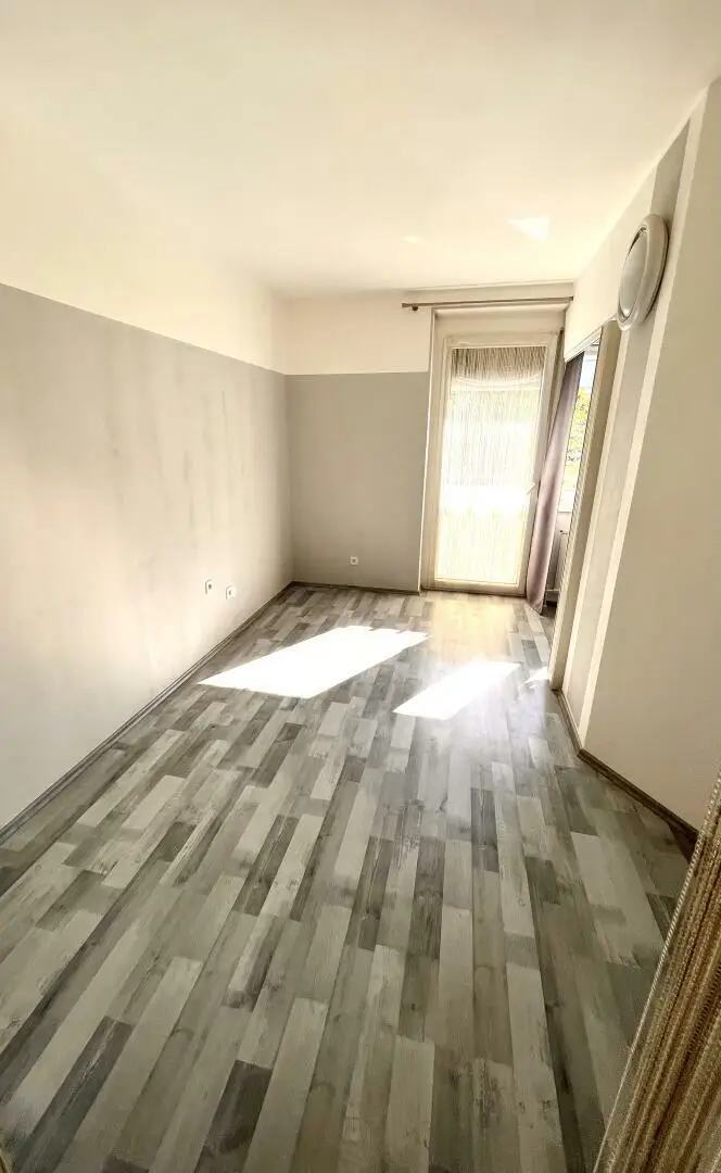 Wohnzimmer mit Ausgang auf die Loggia