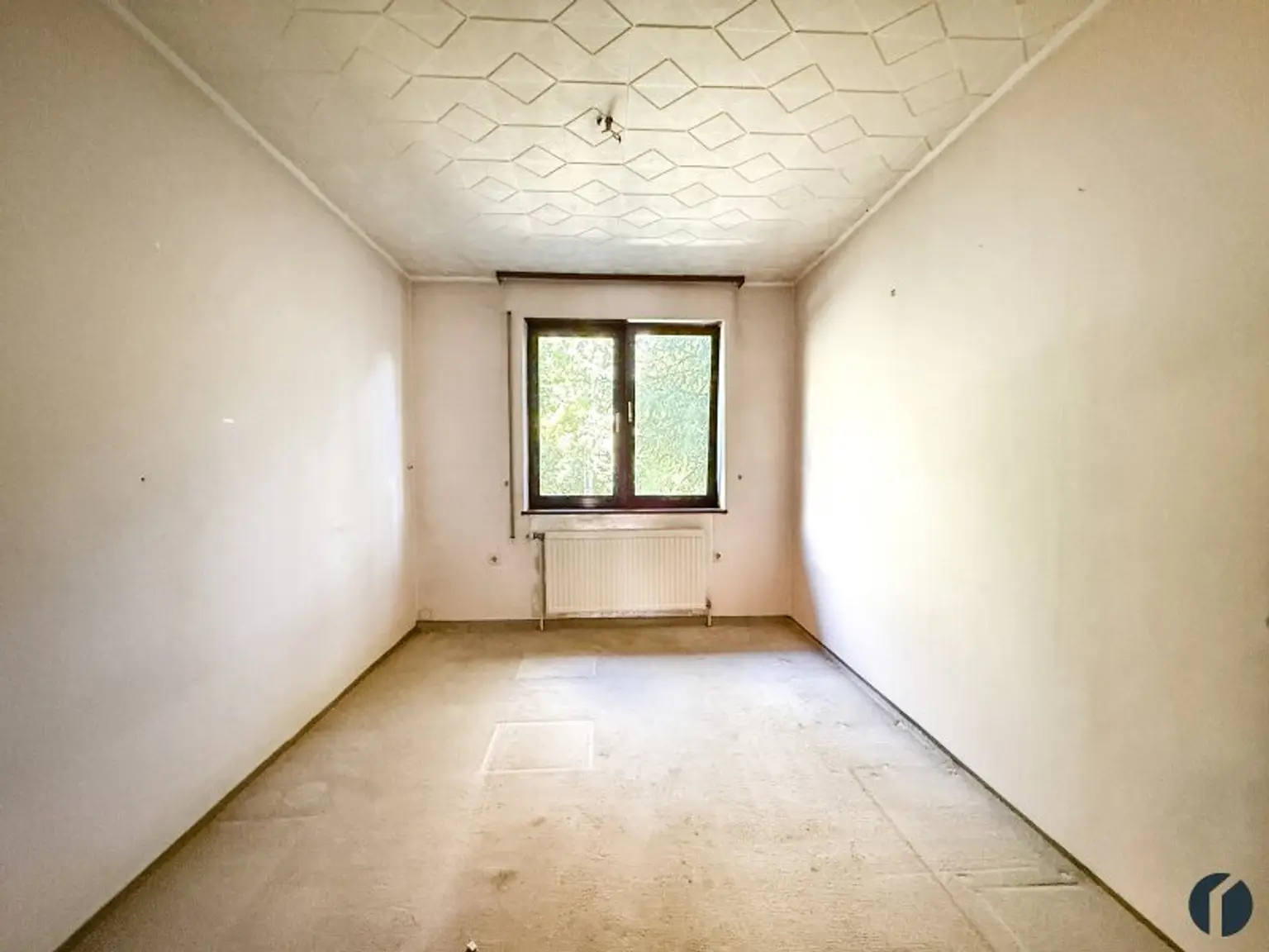 Einfamilienhaus mit Sanierungsbedarf in ruhiger Lage