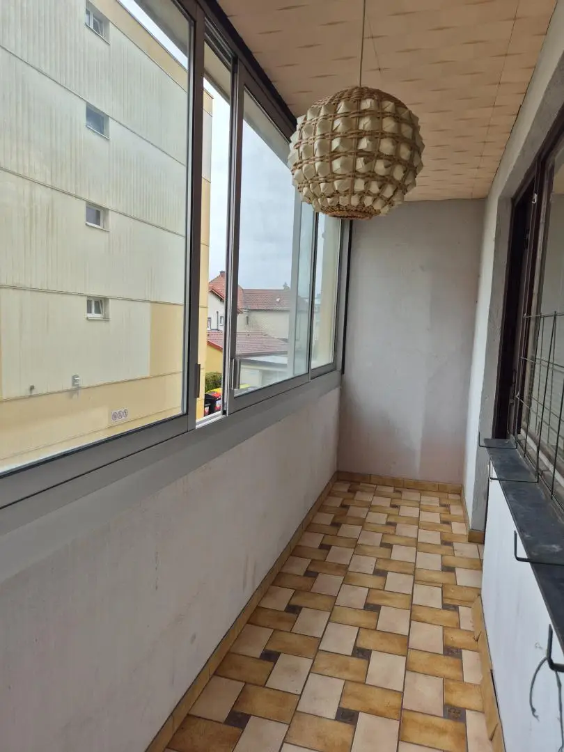 Renovierungsbedürftige 4 Zimmer Wohnung mit Loggia