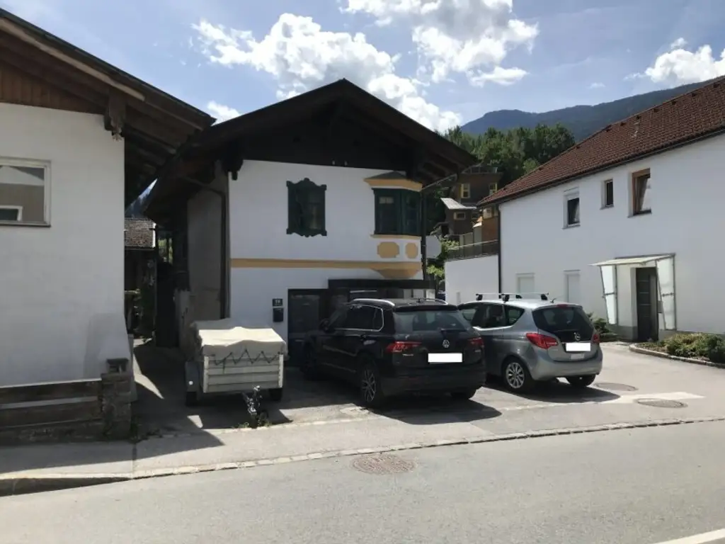 Sanierungsbedürftiges Wohnhaus in bester Wohnlage von Kolsass