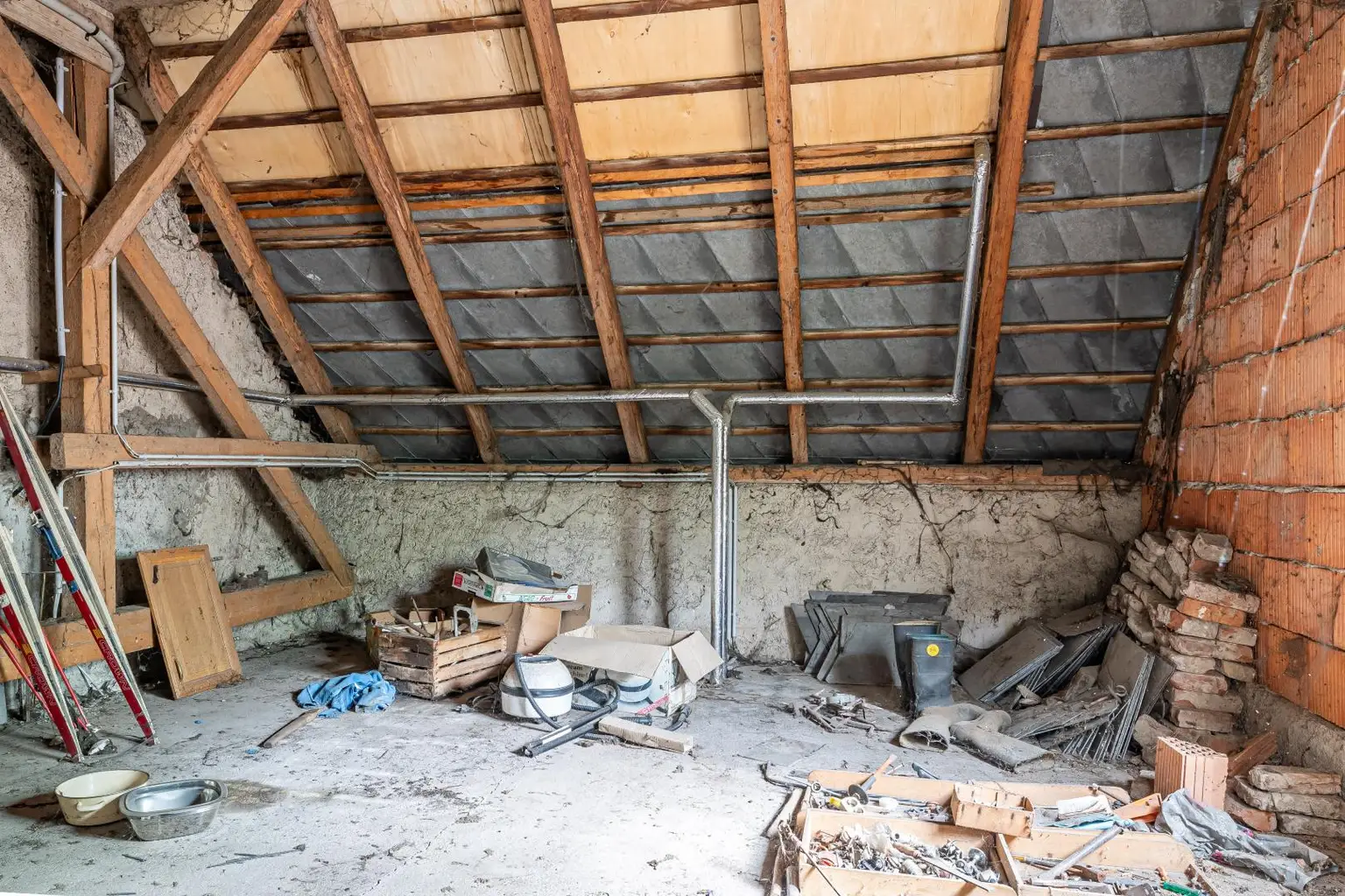 Einfamilienhaus mit Nebengebäuden und großem Grundstück Nähe Enns
