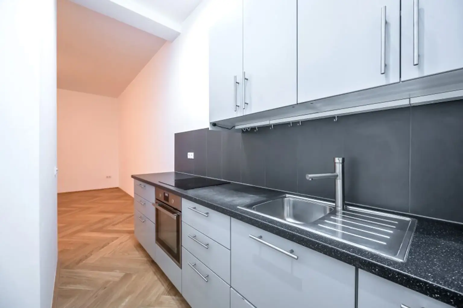 ++NEU++ Fantastische 2-Zimmer Altbauwohnung in bester Lage des 2. Bezirks mit Balkon