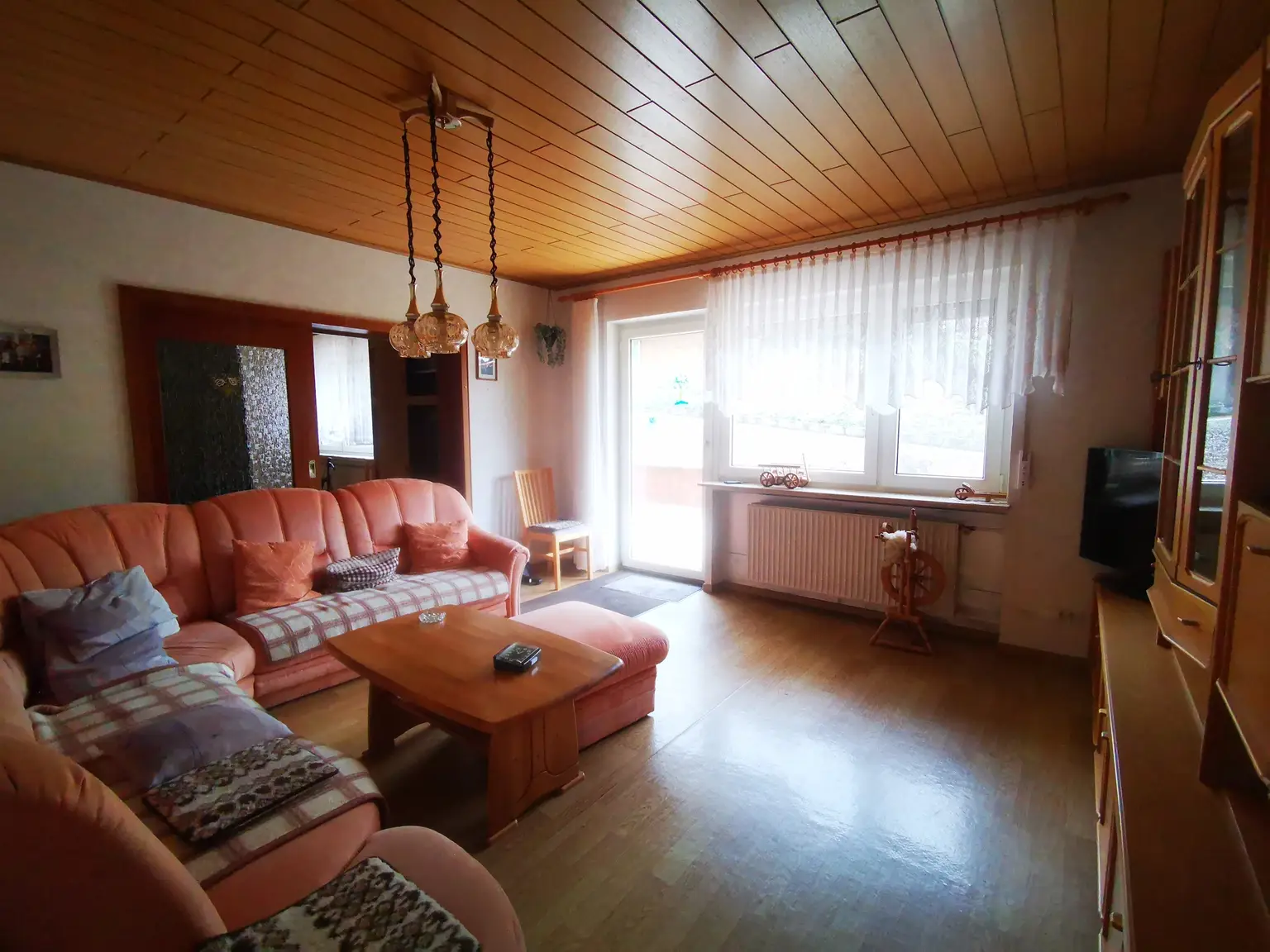 Freistehendes Wohnhaus mit großem Raumangebot, PV-Anlage und Ausbaupotenzial...!