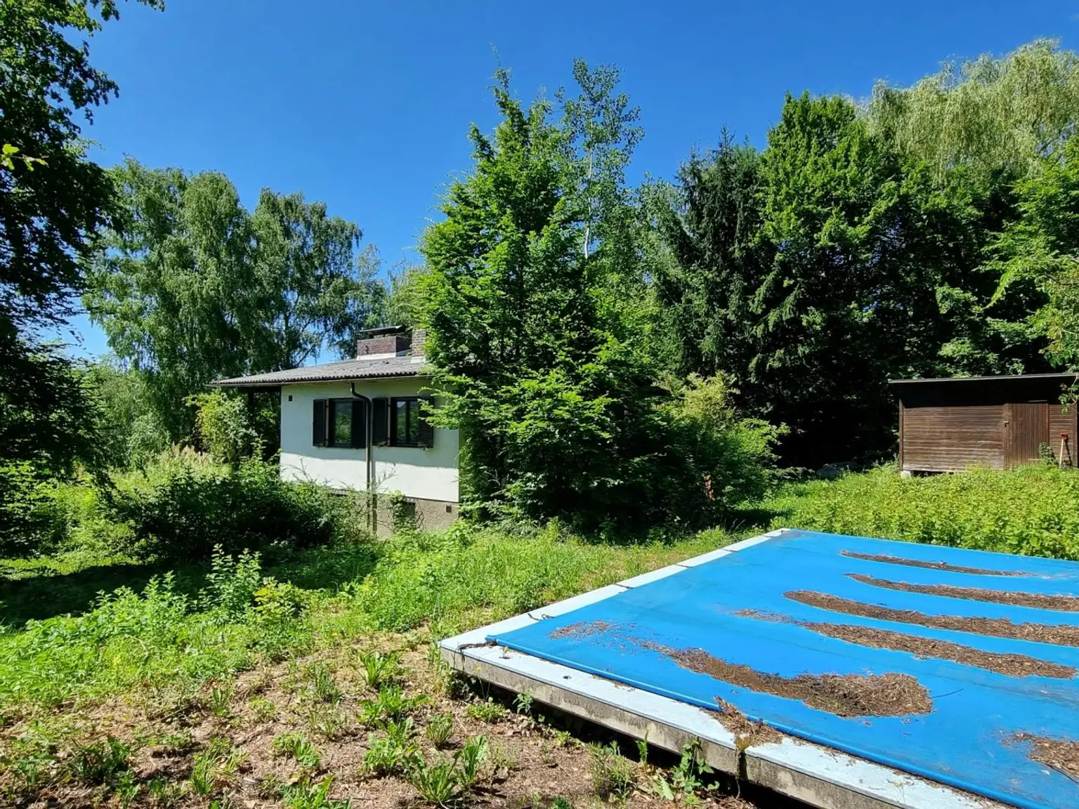 TRAUMHAFT SCHÖNES GRUNDSTÜCK MIT RENOVIERUNGSBEDÜRFTIGEM HAUS
