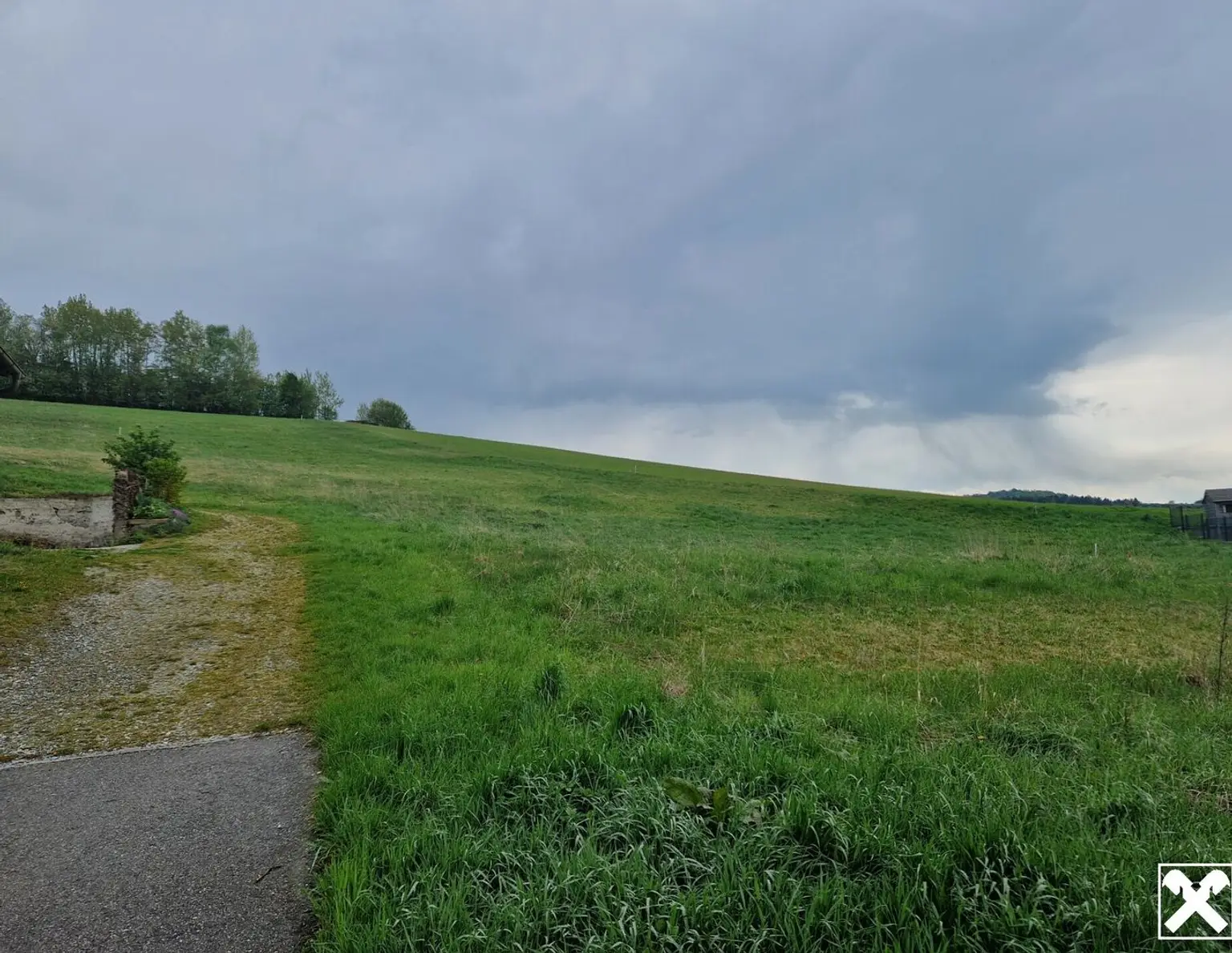 AUSSERGEWÖHNLICHES BAUGRUNDSTÜCK IN MAIGEN MIT HERRLICHEM AUS- UND FERNBLICK IN TOLLER, RUHIGER, ERHÖHTER WOHNLAGE