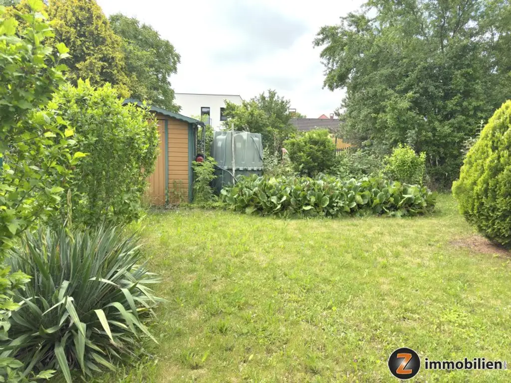 Einfamilienhaus mit Garage, schönem Garten und Teich in ruhiger Wohnlage