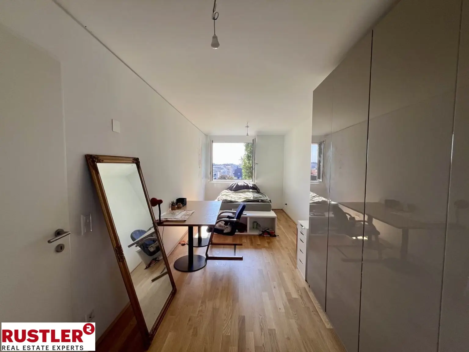 **ATTEMSGARTEN - HOCHWERTIGE 4 Zi WOHNUNG INKL. KÜCHE - 2 TERRASSEN - 2 BÄDER UND FITNESS**
