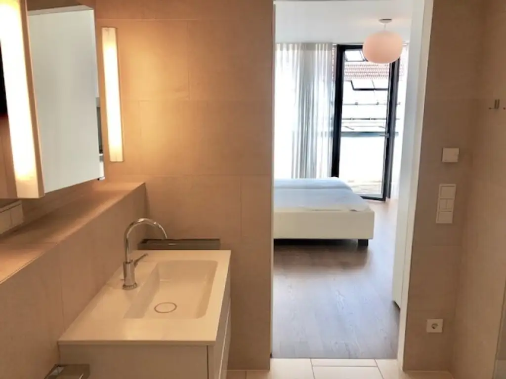 MIETWOHNUNG-INNENSTÄDTISCHE & EXQUISITE - PENTHOUSE- WOHNUNG-OHNE DACHSCHRÄGEN! mit 2,5-Zimmern in Top Lage - NASCHMARKT - 1060 WIEN!