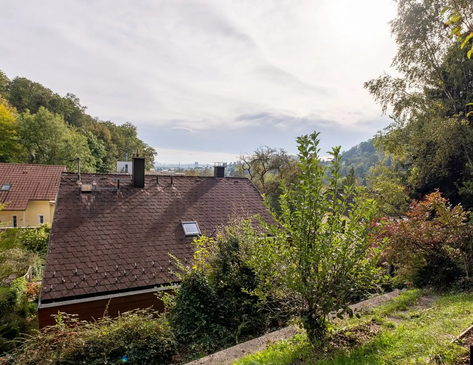 LINZ URFAHR: Attraktives Haus mit Terrasse & Garage
