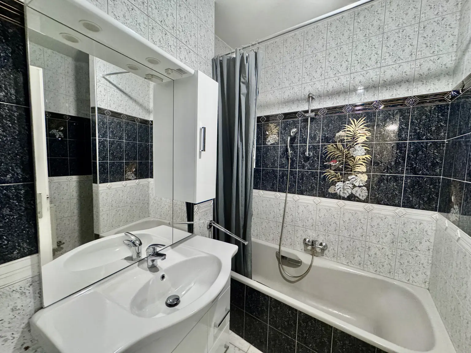 ALTBAUWOHNUNG NÄHE MARIAHILFER STRAßE - CHARMANTE;HELLE ALTBAUWOHNUNG - IDEAL FÜR WG ODER FAMILIE!