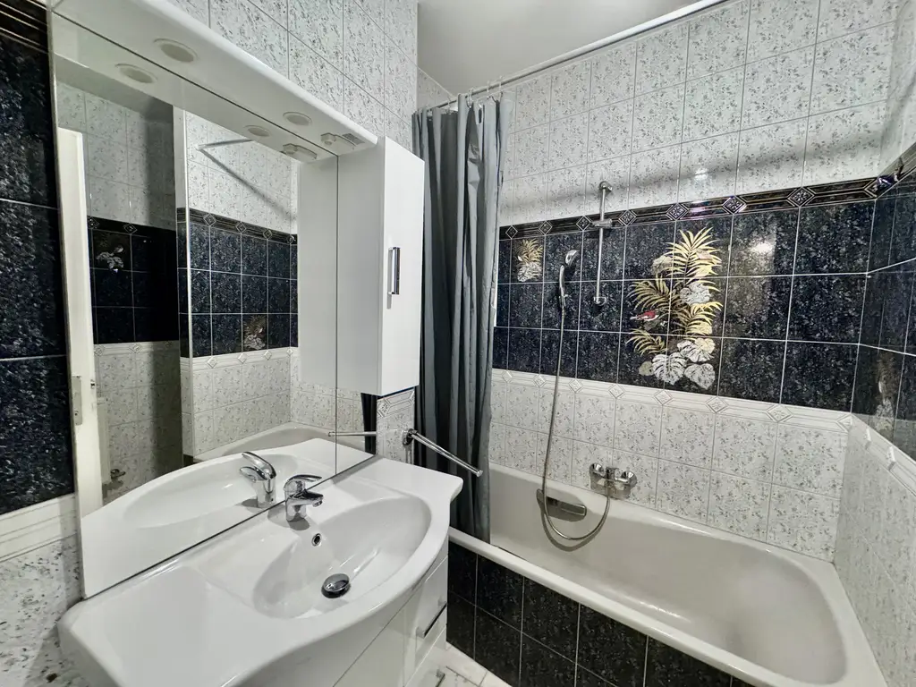 ALTBAUWOHNUNG NÄHE MARIAHILFER STRAßE - CHARMANTE;HELLE ALTBAUWOHNUNG - IDEAL FÜR WG ODER FAMILIE!