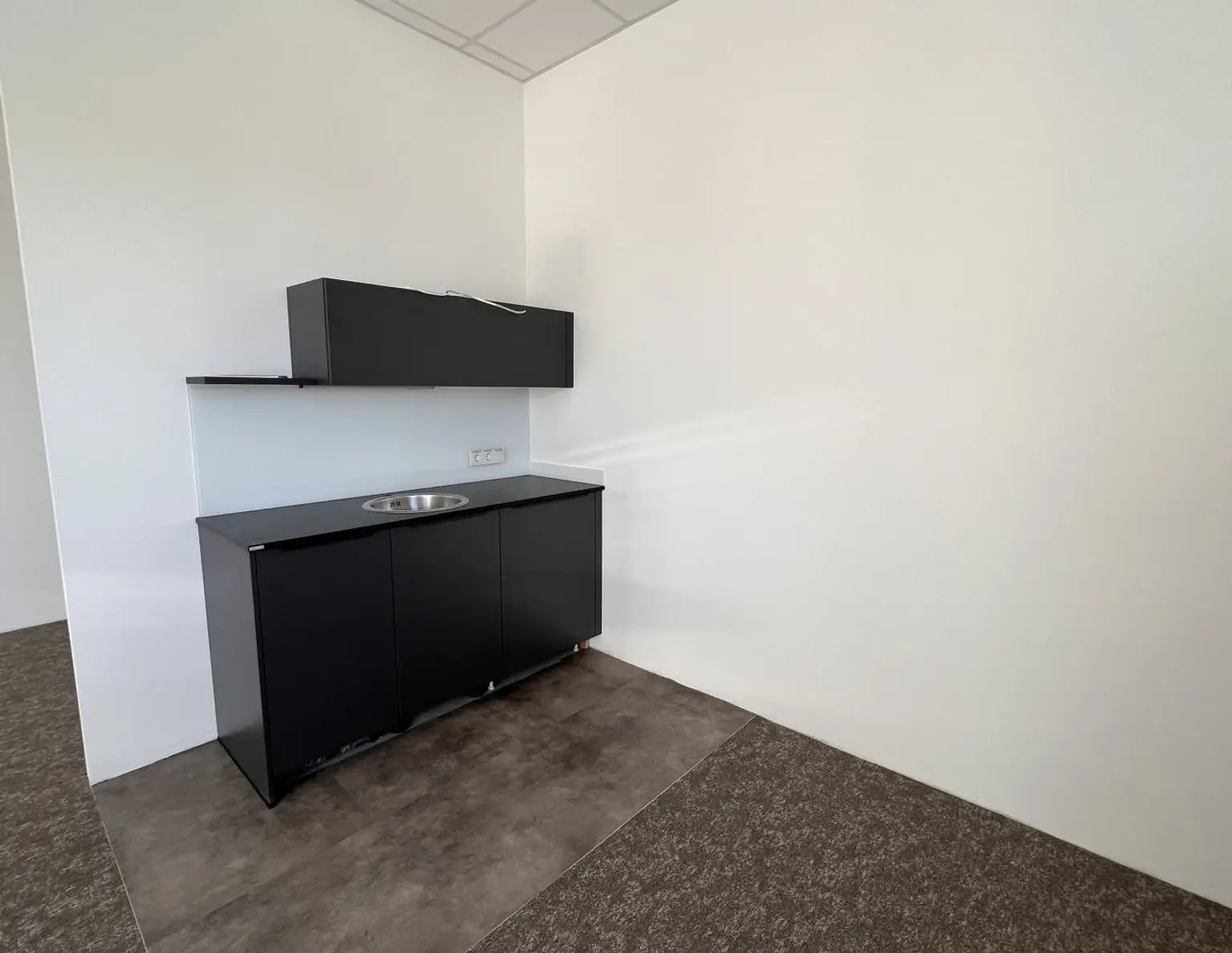 ++MÜHLWERK++ ERSTBEZUGSBÜRO mit 4 Räumen und Balkon ab sofort zu vermieten!