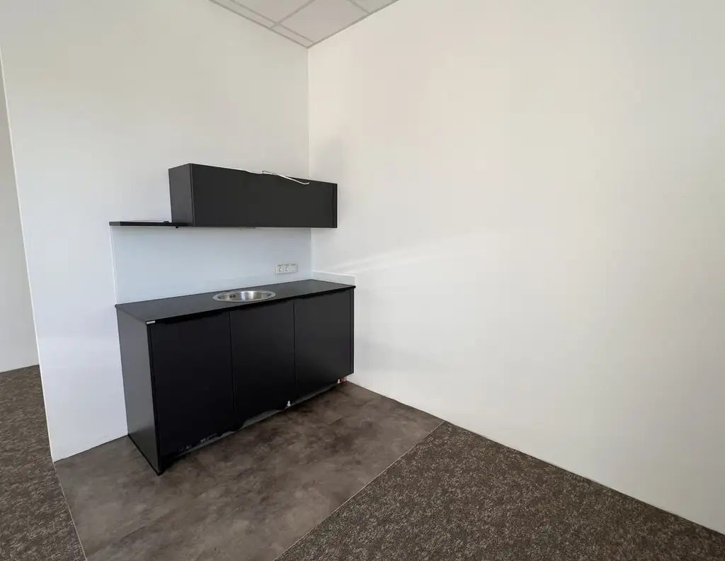 ++MÜHLWERK++ ERSTBEZUGSBÜRO mit 4 Räumen und Balkon ab sofort zu vermieten!
