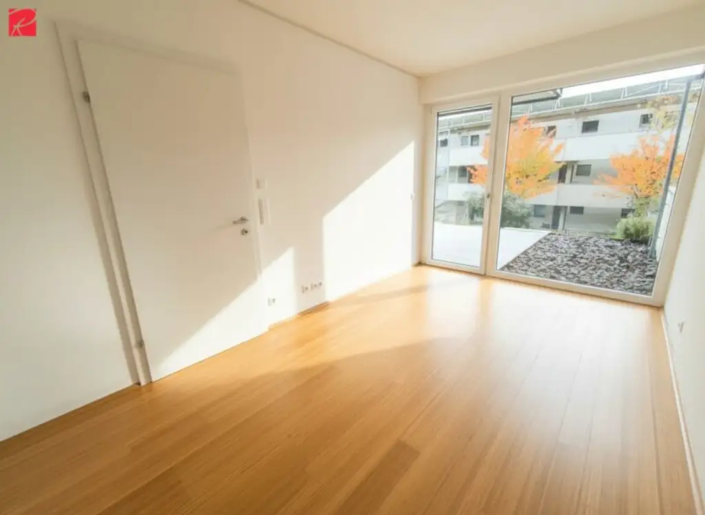 Lichtdurchflutet & modern – Gartenwohntraum in grüner Ruhelage