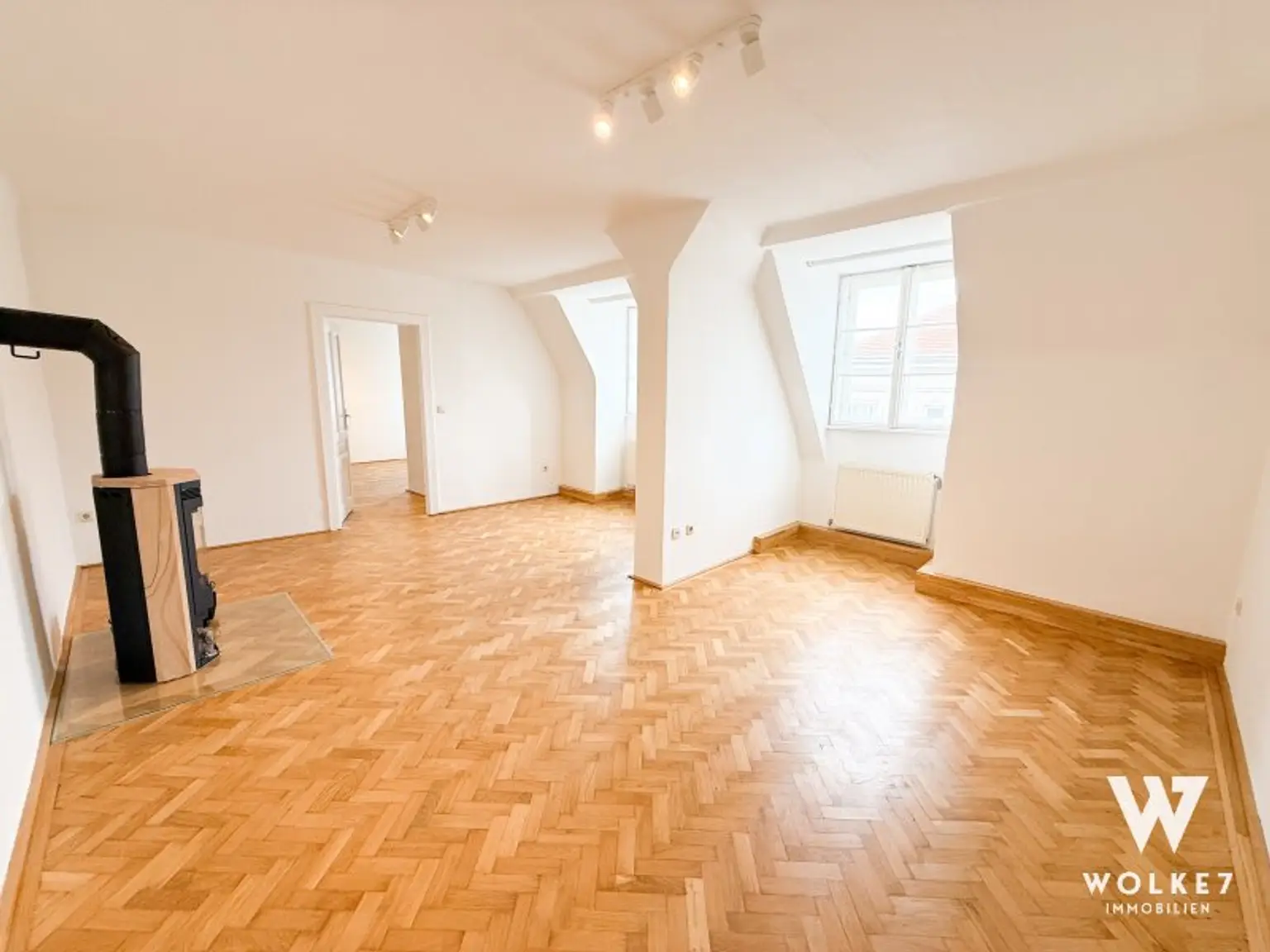 Sonnige 2-Zimmer-Dachgeschosswohnung im Nibelungenviertel nähe Schmelz