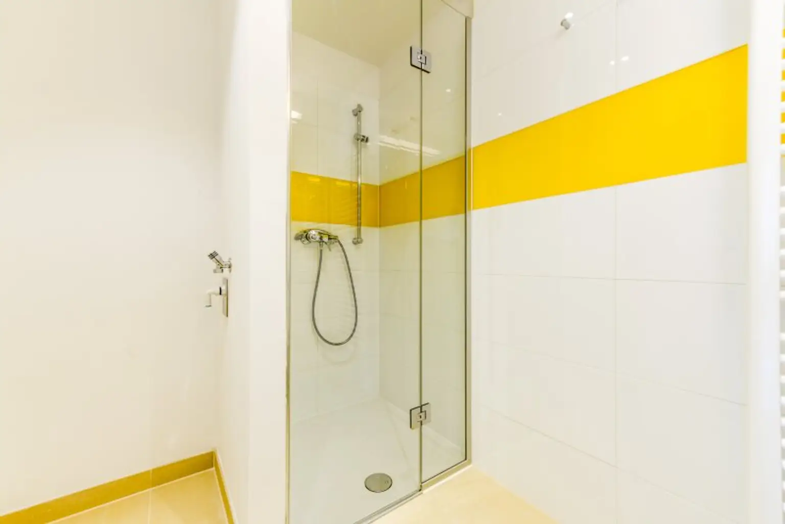 Neuwertige 2-Zimmer-Wohnung beim Westbahnhof - Balkon, Garage, U-Bahn