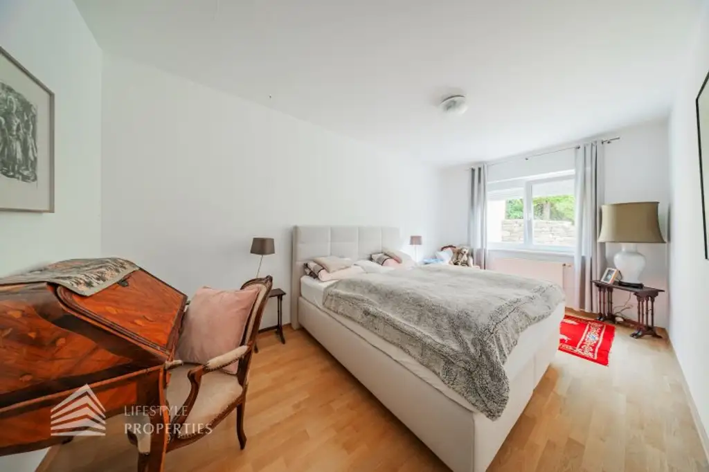 Luxuriöse Villa im Wienerwald – Beheizter Salzwasserpool, Gartenparadies & Premium-Parkmöglichkeiten