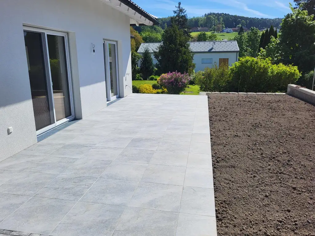 SOFORT VERFÜGBAR! Neubau Bungalow mit XL-Terrasse, Erstbezug, Photovoltaikanlage & Doppelcarport in Ampflwang am Hausruck