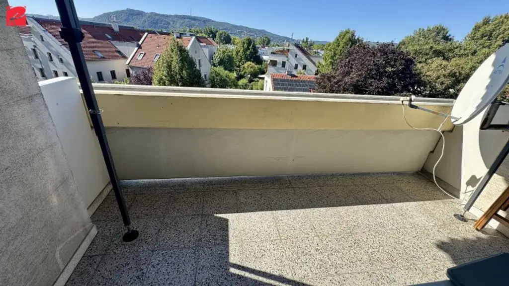 Kleine Dachgeschoßwohnung mit Weitblick und Gartenbenutzung