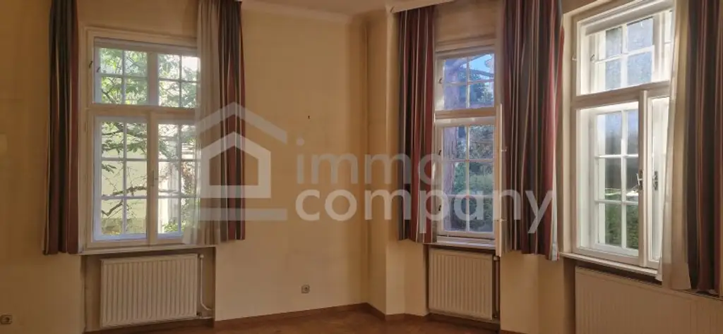 Sanierungsbedürftiges Villenprojekt im Gersthofer Cottage