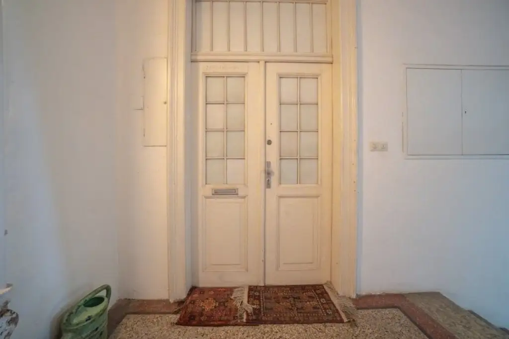 Sanierungsbedürftige 2-Zimmer-Wohnung in Saggen mit Entwicklungspotenzial