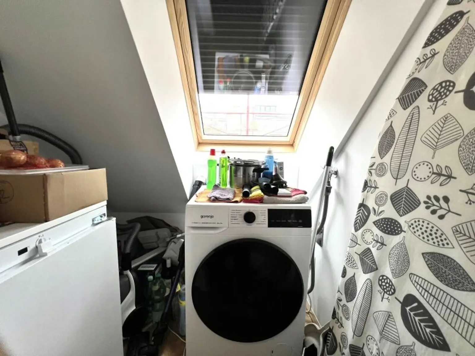 Charmante Dachgeschoss-Maisonettenwohnung in der Barichgasse nahe Dannebergplatz - befristet (!)