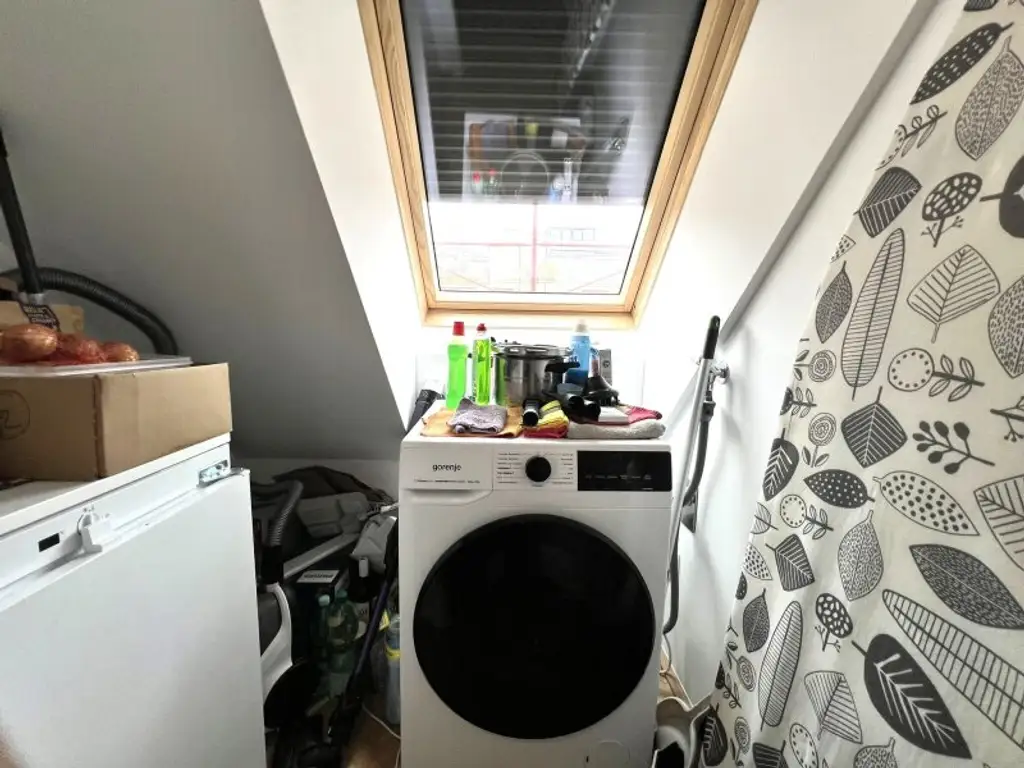 Charmante Dachgeschoss-Maisonettenwohnung in der Barichgasse nahe Dannebergplatz - befristet (!)