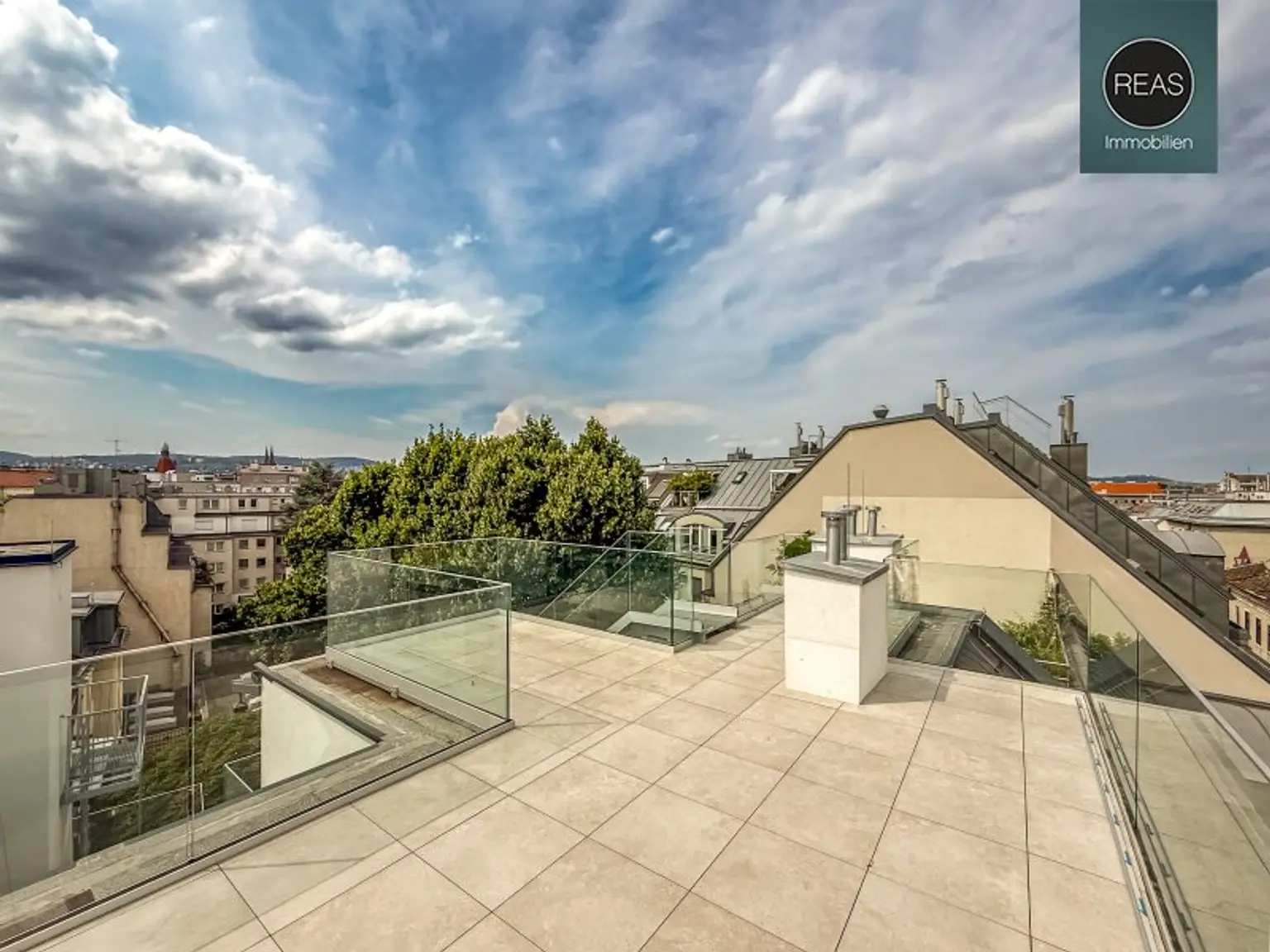 Erstbezug: Atemberaubendes Dachgeschoss - Maisonette - Apartment (klimatisiert) mit 3 Terrassen und hochwertiger Ausstattung im trendigen Ottakring!