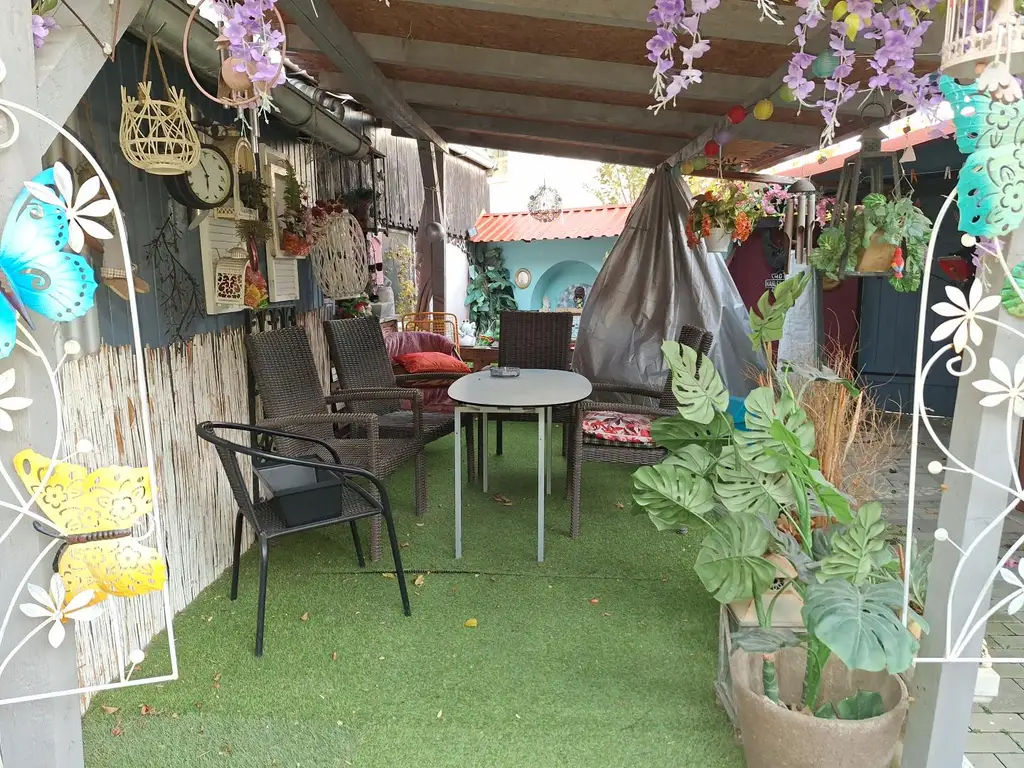 Villa Kunterbunt für Heimwerker / interessantes, kreatives und fröhliches Einfamilienhaus mit 5 Zimmern in ruhiger Seitengasse.