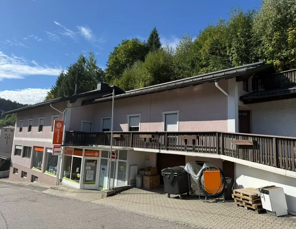 Ertragsliegenschaft gemischt mit Gewerbe und Wohnungseigentum - RENDITE 8,8 %