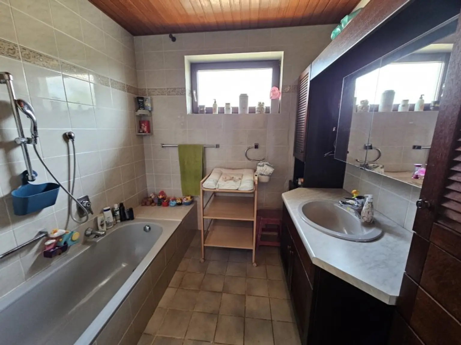 Einfamilienhaus mit Sauna uvm. auf Pachtgrundstück (verlängerbar) in Steinbrunn mit Zugang zum Badeteich!