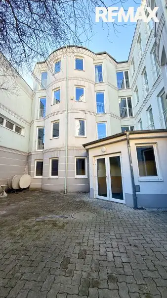 Ehemaliges Seniorenheim, gewerbliche Widmung, große Dachterrasse & 16 Garagen in Wiener Neustadt – Top Chance!