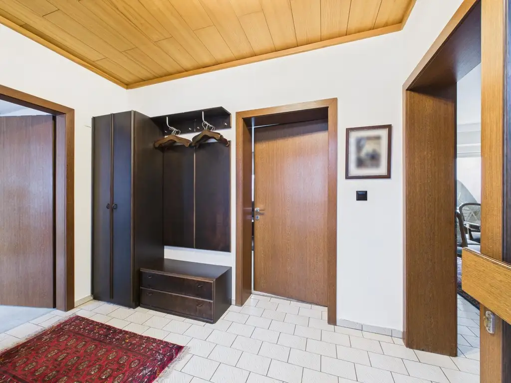 ANSFELDEN: Wohnhaus mit ca. 126,7 m² Wohnfläche auf EINER EBENE (Erstbezug 1976) + Garage