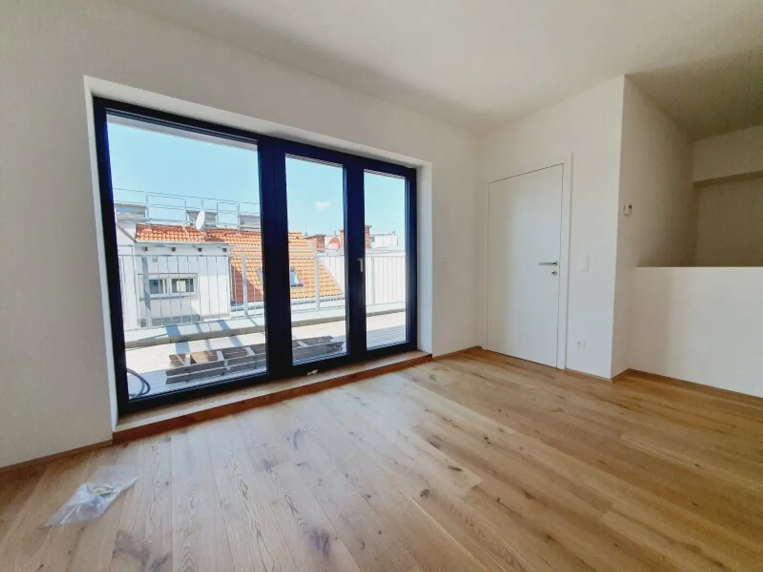 ERSTBEZUG - Sonnige Dachmaisonette mit 45m² Terrasse beim Hoffmann Platz