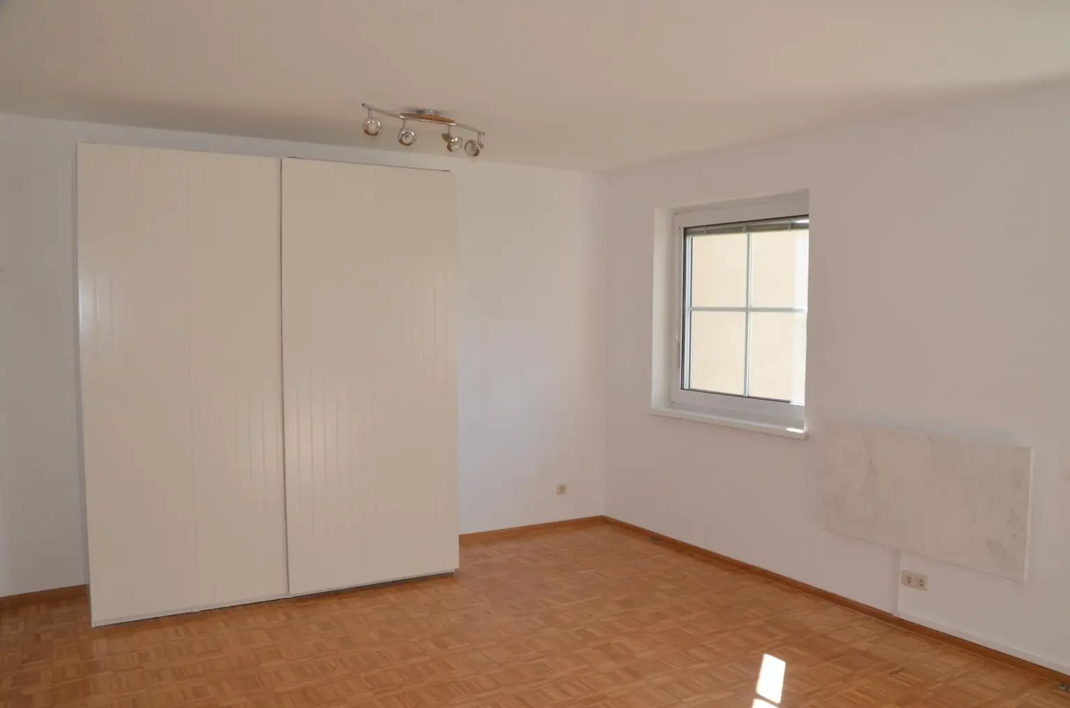 Schlafzimmer Ansicht 1