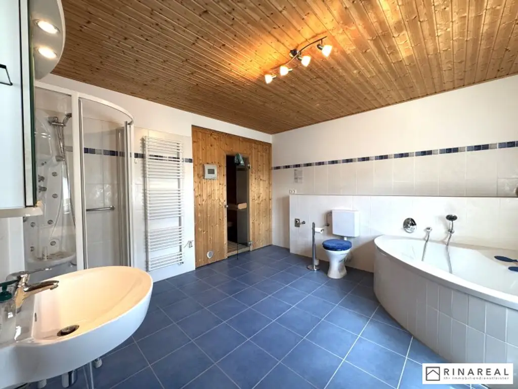 MOLLRAM - Einfamilienhaus mit ca. 1.268 m² Eigengrund | Baujahr 2009 | Sauna & Whirlpool | Luftwärmepumpe, PV-Anlage, Klimaanlage uvm.