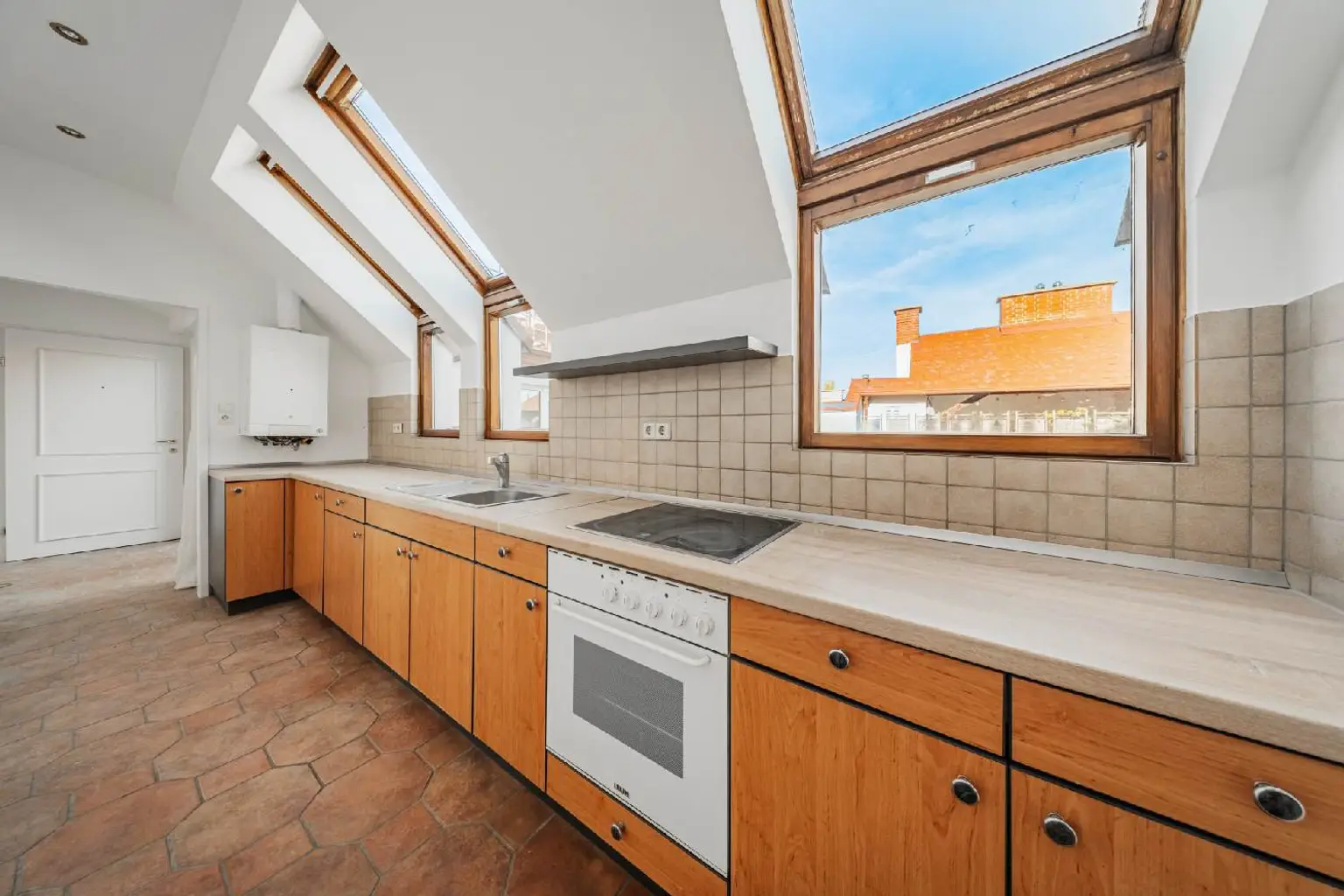 Kompakt & komfortabel – charmante Dachgeschoßwohnung mit Sonnenterrasse!