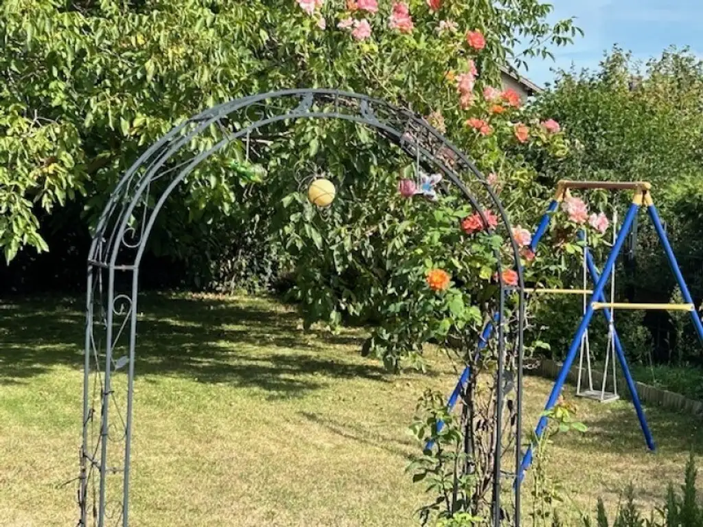 +++ TOP PREIS! - RARITÄT: ABSOLUT RUHIGE GARTENIDYLLE ( alter Baumbestand ) Wohnhaus mit Wintergarten - Lebensqualität pur, modernes Bad und Küche +++
