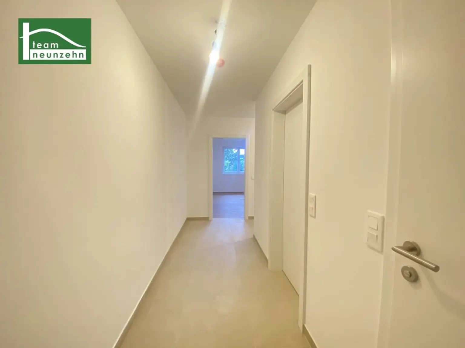 Modernes Wohnen in Eßlinger Grünruhelage-Idyll - Große Zimmer, hochwertige Ausstattung und Luftwärmepumpe!