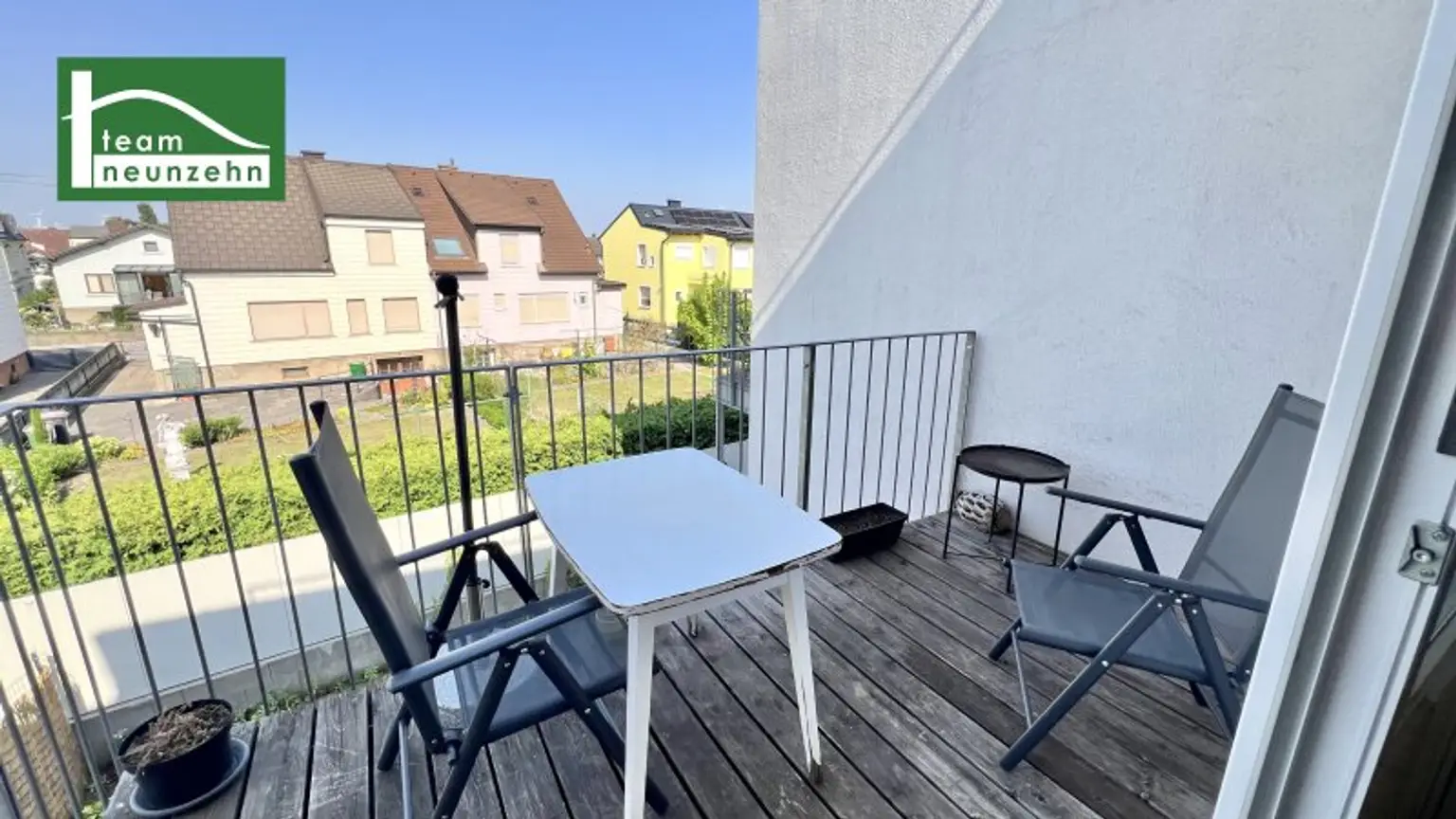 2 Zimmer-Wohnung in generalsaniertem Neubau mit ca. 6m2 Balkon.