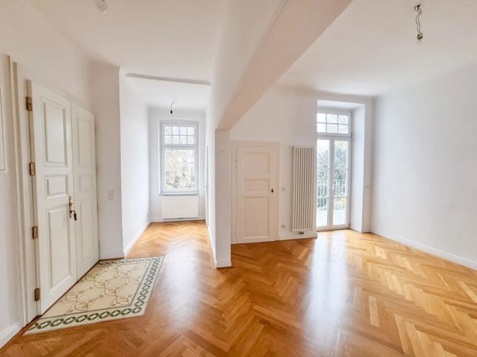 Repräsentatives Altbaubüro mit 2 Balkonen und Blick auf das Stift Klosterneuburg