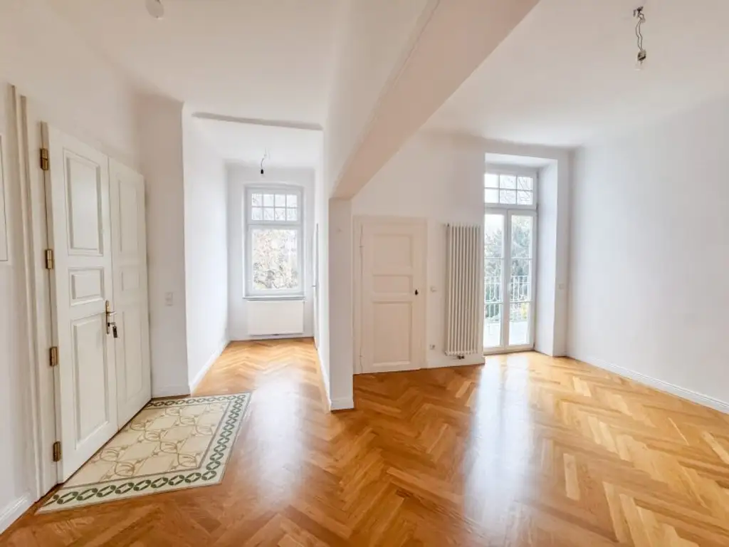 Repräsentatives Altbaubüro mit 2 Balkonen und Blick auf das Stift Klosterneuburg