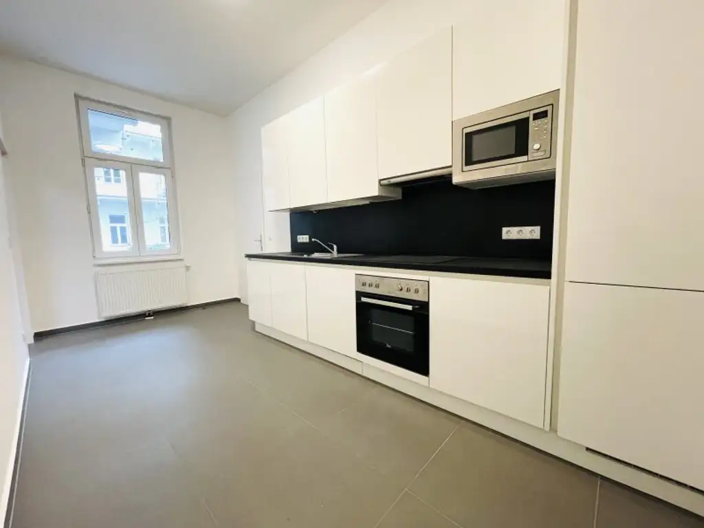 Große 1-Zimmer-Wohnung mit 58 m2, 1. Stock mit Lift! Zentrale Lage!