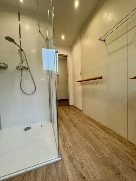 *geräumige 3 Zimmer Wohnung mit extra Küche und Balkon!  Super schöne Aussicht inkludiert!