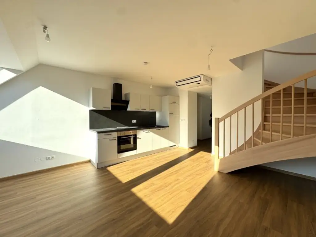 2 Zimmer Dachgeschoss Wohnung mit Home-Office Bereich und Terrasse sowie Klimaanlage - Erstbezug - Unbefristet